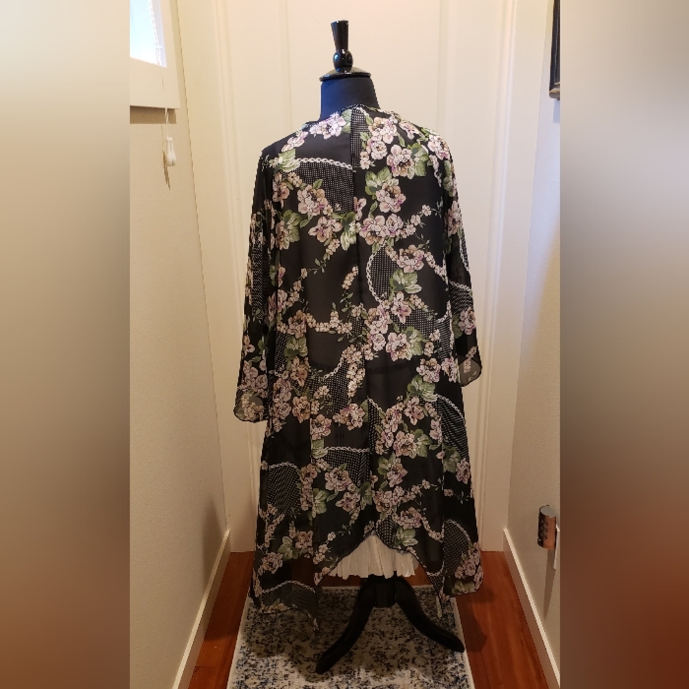Lillian Floral Kimono with Black and Purple Design - Picture 6 of 12